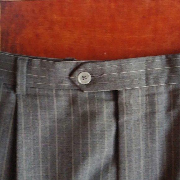 Saks Fifth Ave 2 Piece Anti-Wrinkle Grey Striped Suit 40L - Picture 9 of 10